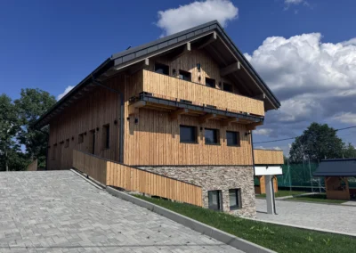 KubaLand – pohľad na chatu z areálu